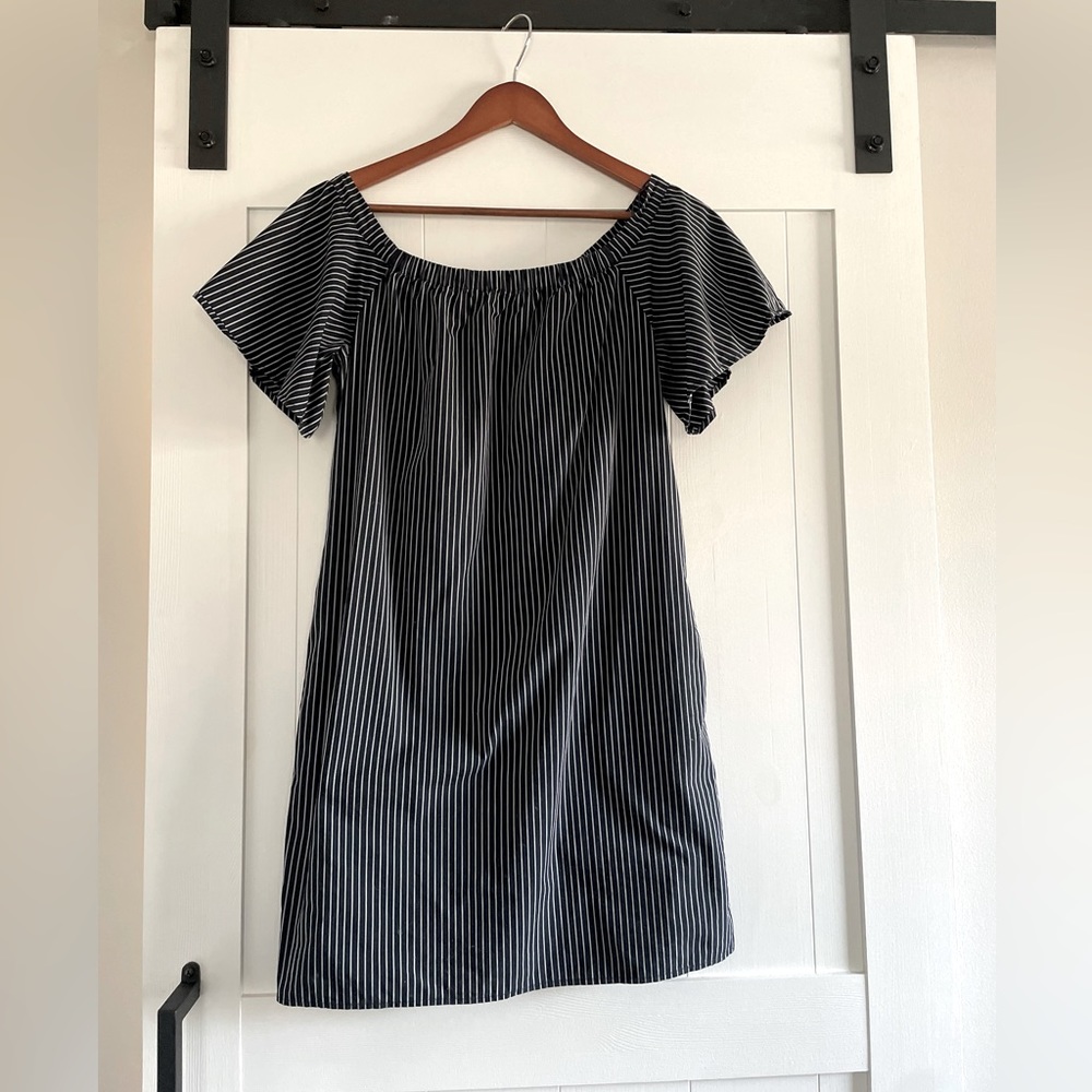 Banana republic navy/white striped off the shoulder dress - size s